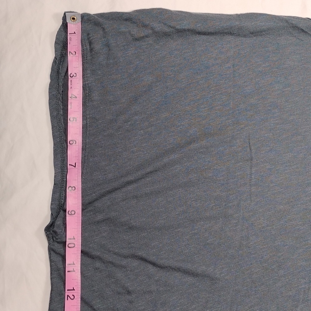 Torrid v-neck sleeveless top size 4 X - Picture 10 of 10